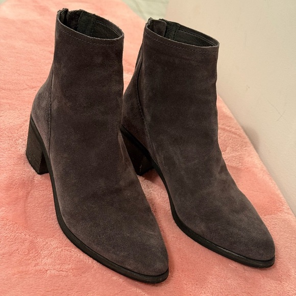 Dolce Vita Women's Cassius gray Suede ankle Booties/size 6 - Picture 7 of 11